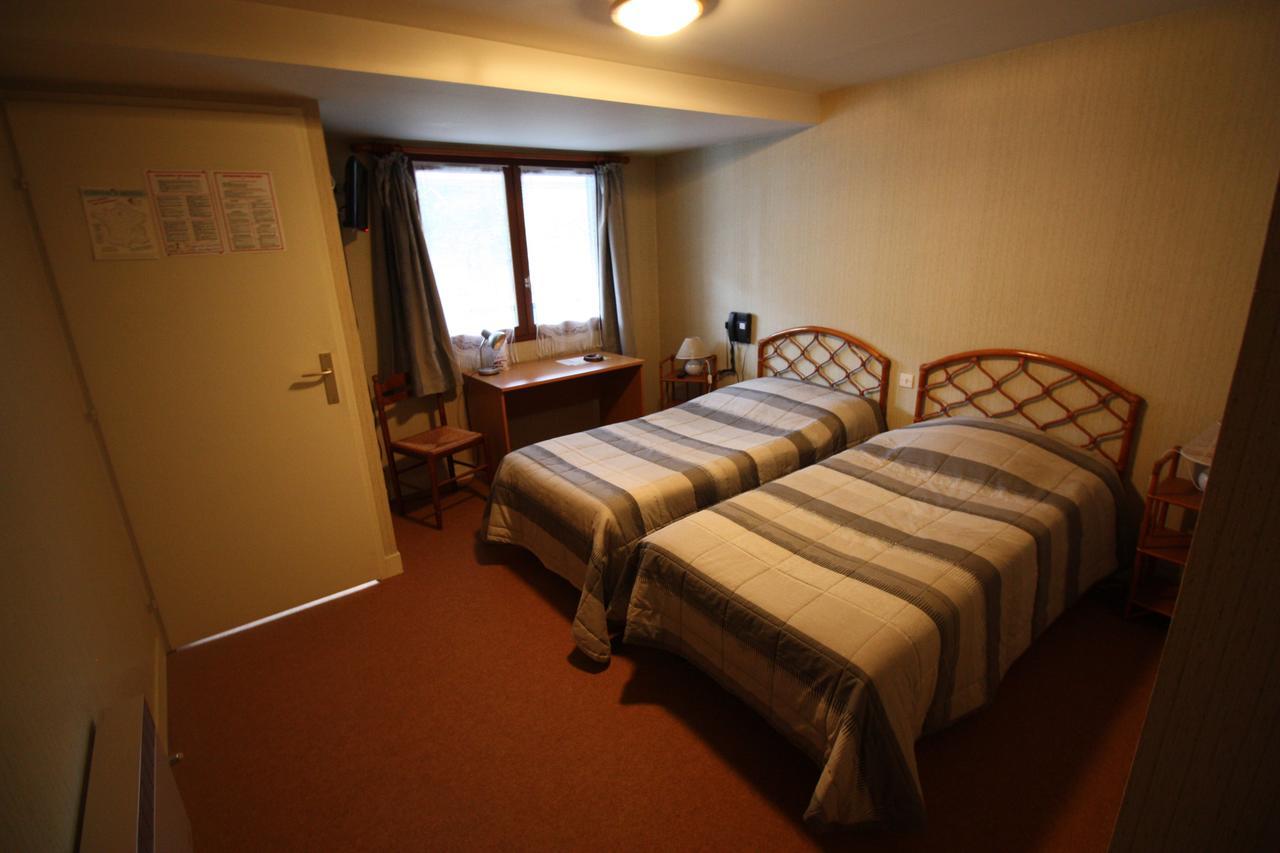 Hotel Les Deux Sapins Cailly-sur-Eure الغرفة الصورة