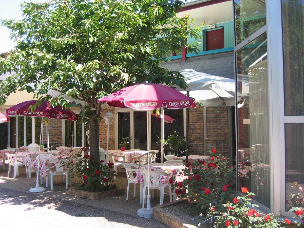 Hotel Les Deux Sapins Cailly-sur-Eure المظهر الخارجي الصورة
