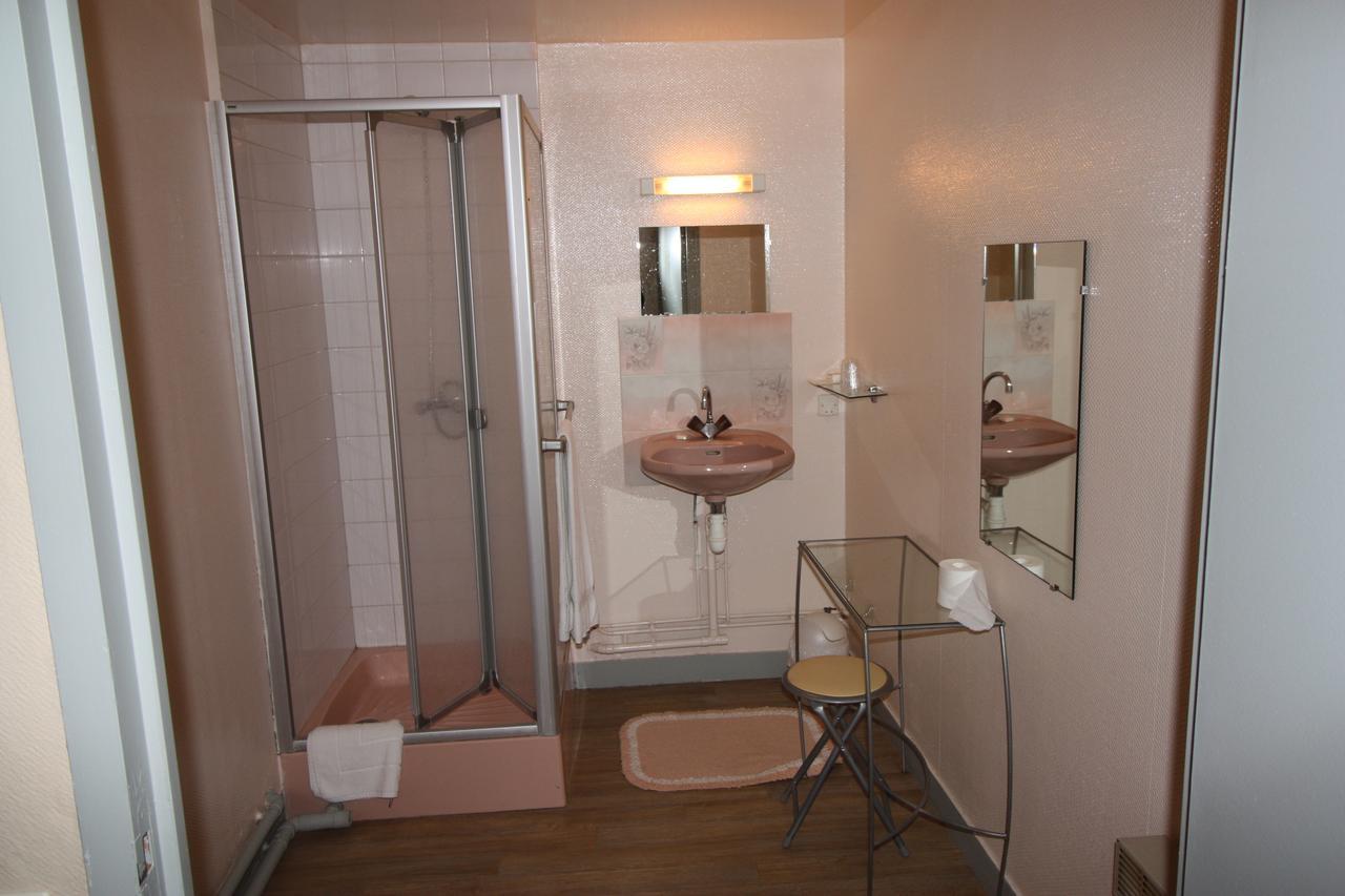 Hotel Les Deux Sapins Cailly-sur-Eure الغرفة الصورة