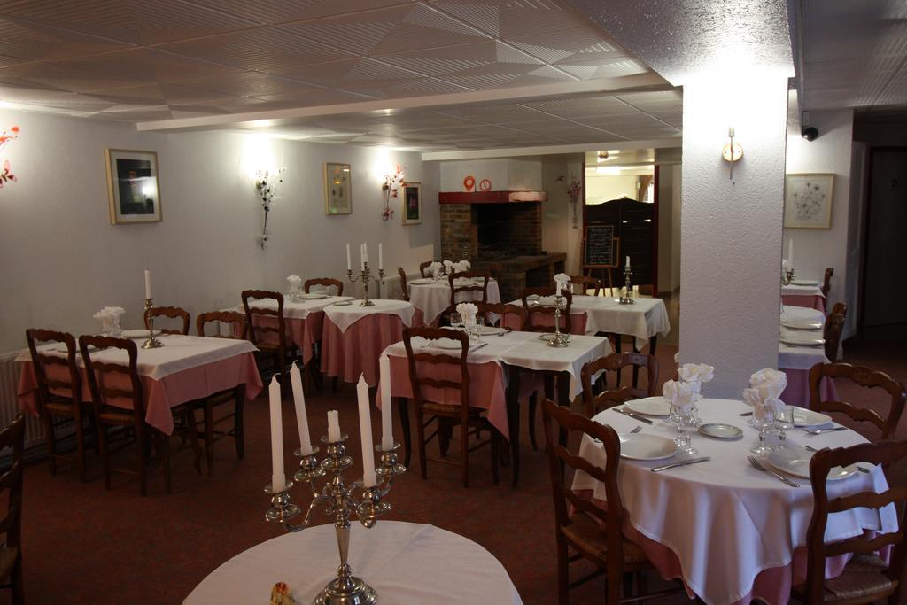 Hotel Les Deux Sapins Cailly-sur-Eure المظهر الخارجي الصورة