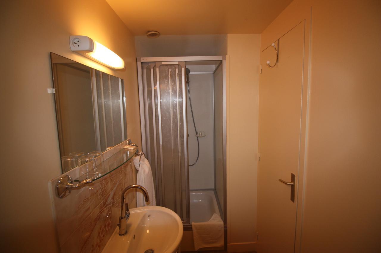 Hotel Les Deux Sapins Cailly-sur-Eure المظهر الخارجي الصورة