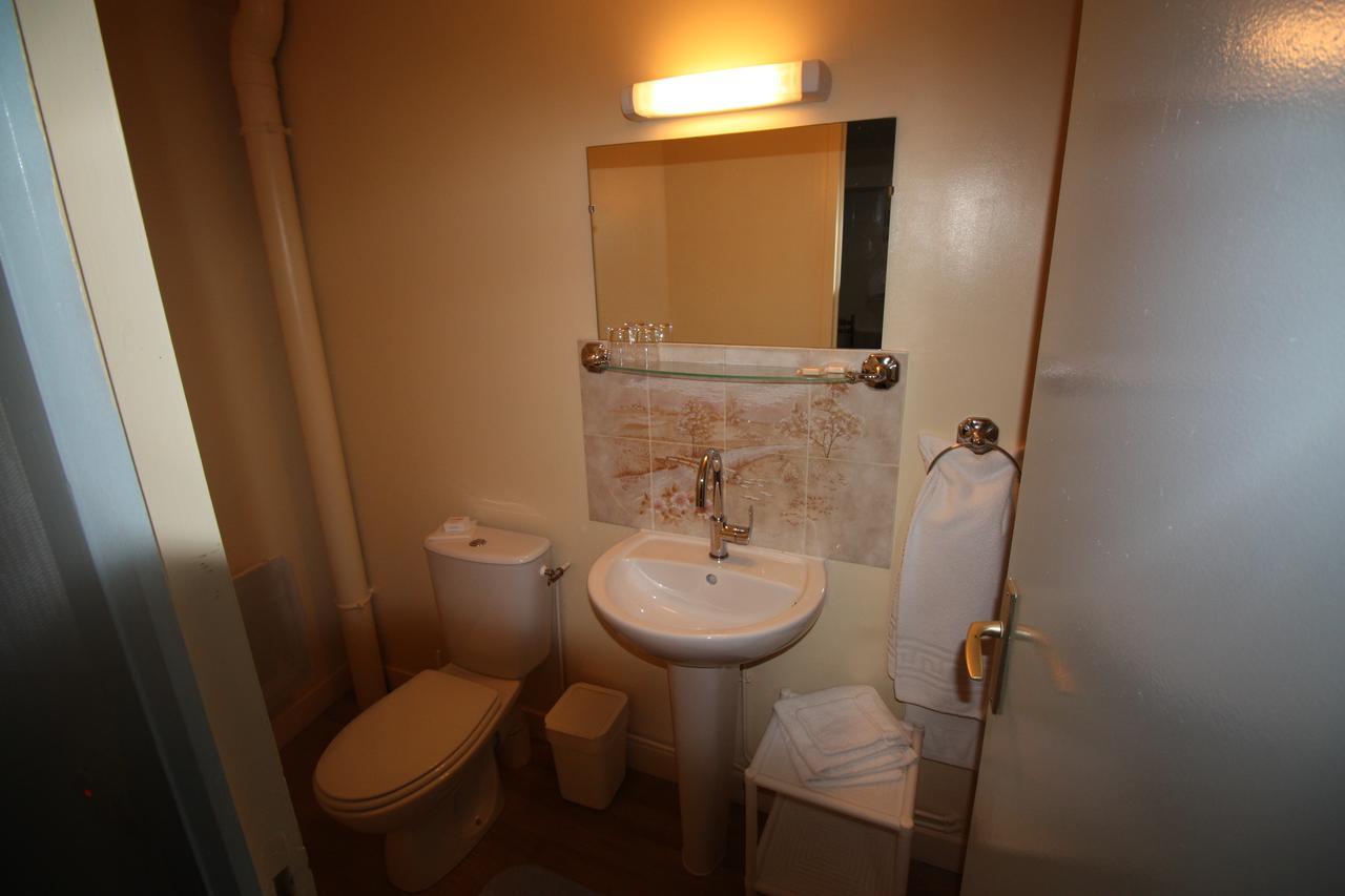 Hotel Les Deux Sapins Cailly-sur-Eure المظهر الخارجي الصورة