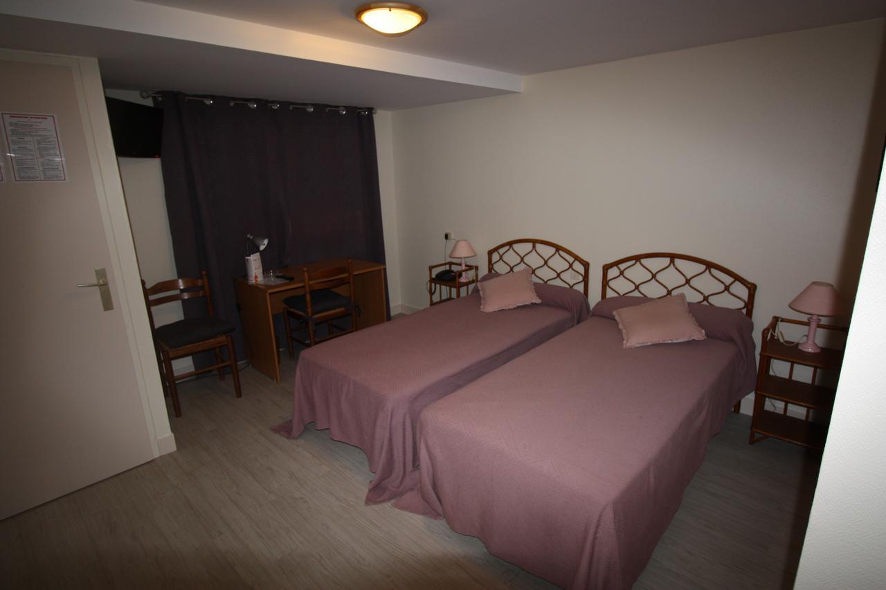 Hotel Les Deux Sapins Cailly-sur-Eure المظهر الخارجي الصورة