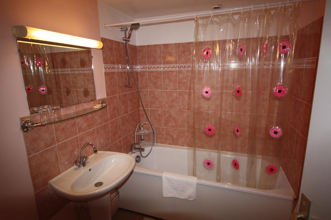 Hotel Les Deux Sapins Cailly-sur-Eure المظهر الخارجي الصورة