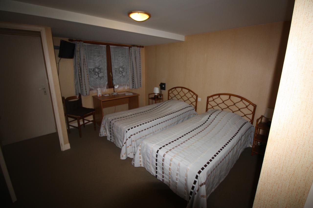 Hotel Les Deux Sapins Cailly-sur-Eure المظهر الخارجي الصورة