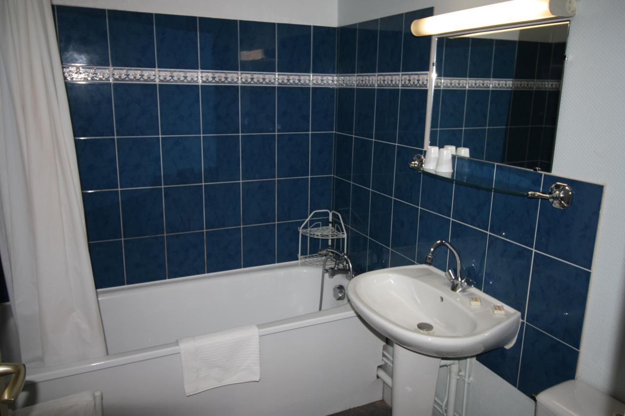 Hotel Les Deux Sapins Cailly-sur-Eure المظهر الخارجي الصورة